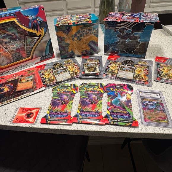 Pokemon LOT - Picture 3 of 3